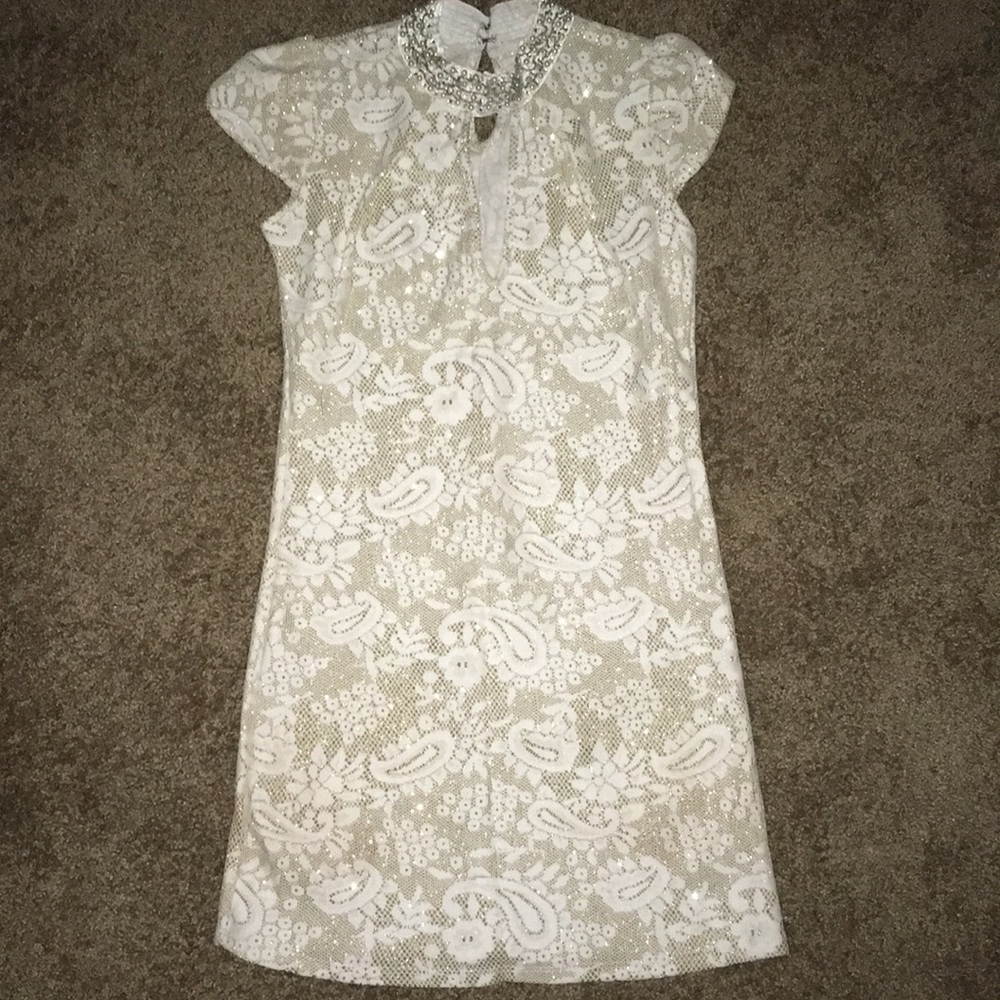 Pearl color dress